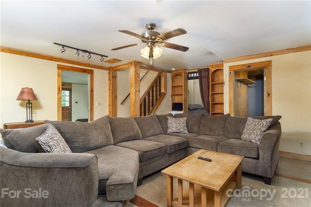 19 Whipporwill Drive Weaverville NC 28787