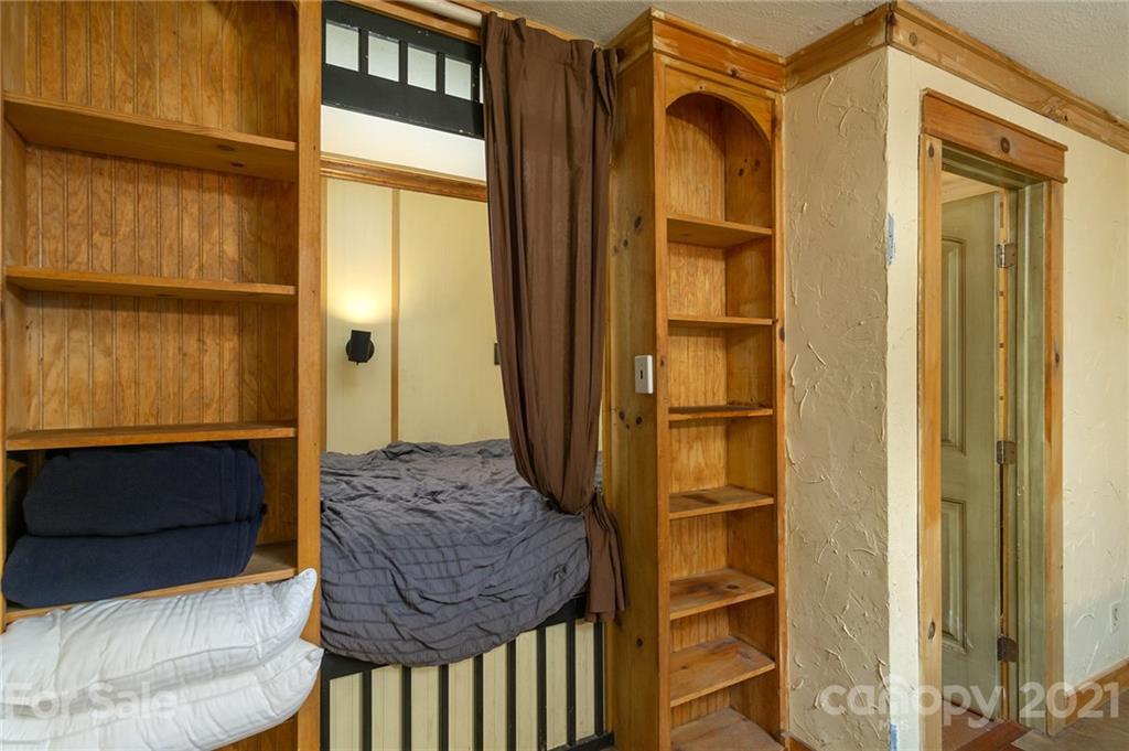 19 Whipporwill Drive Weaverville NC 28787