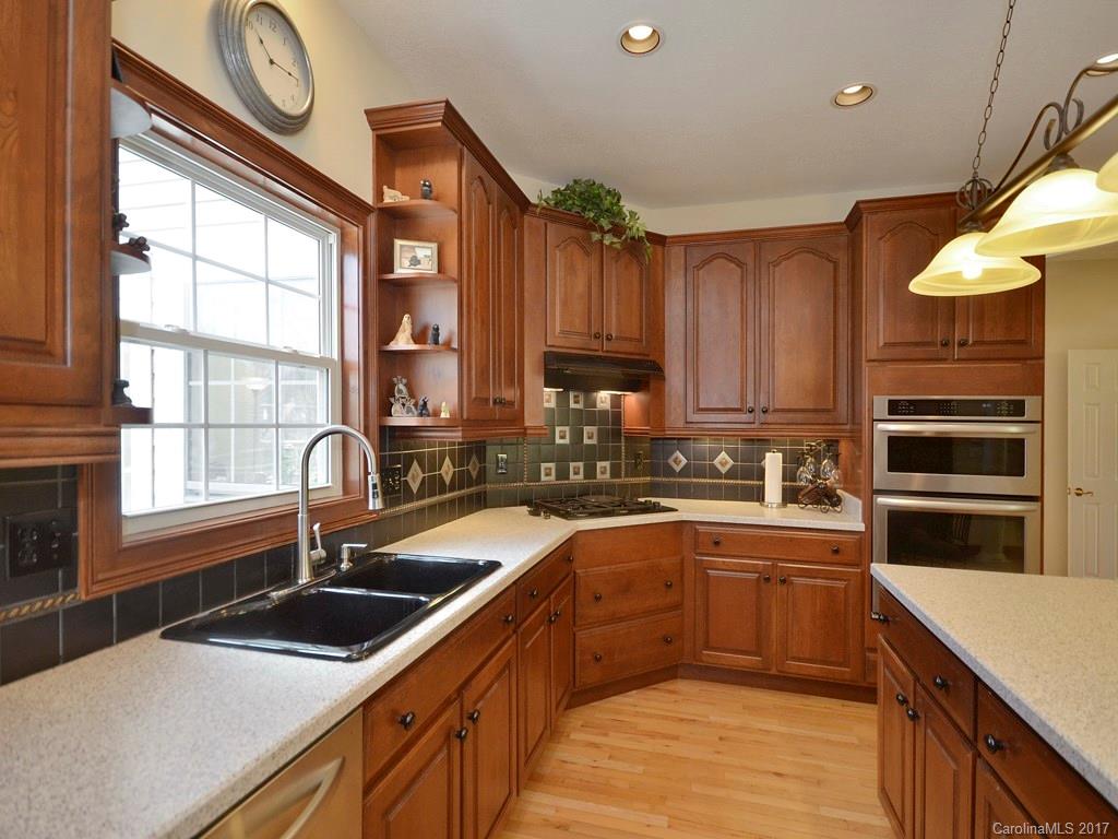18 W Oakview Road Asheville NC 28806