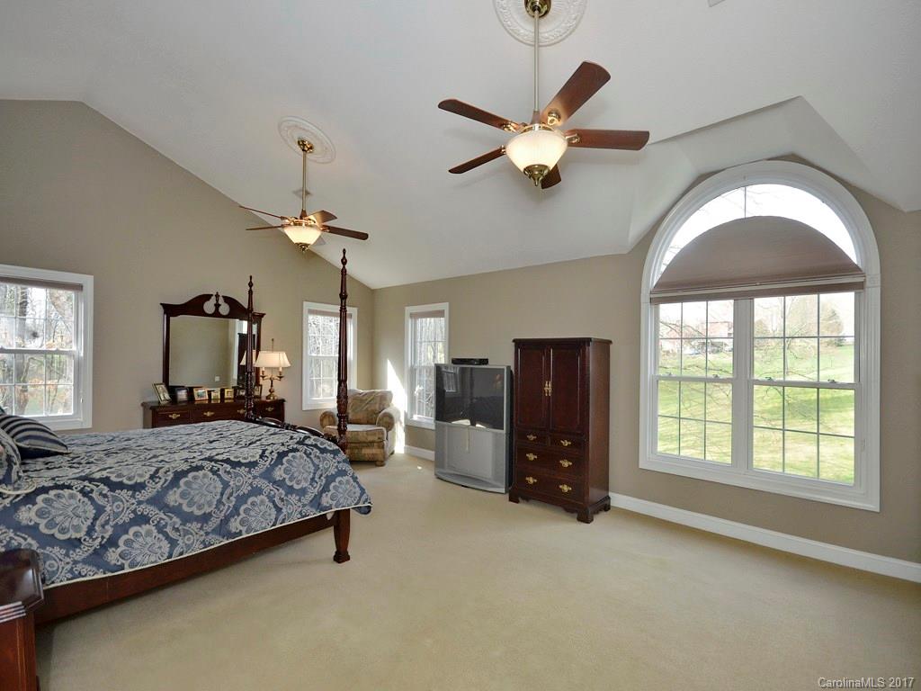 18 W Oakview Road Asheville NC 28806