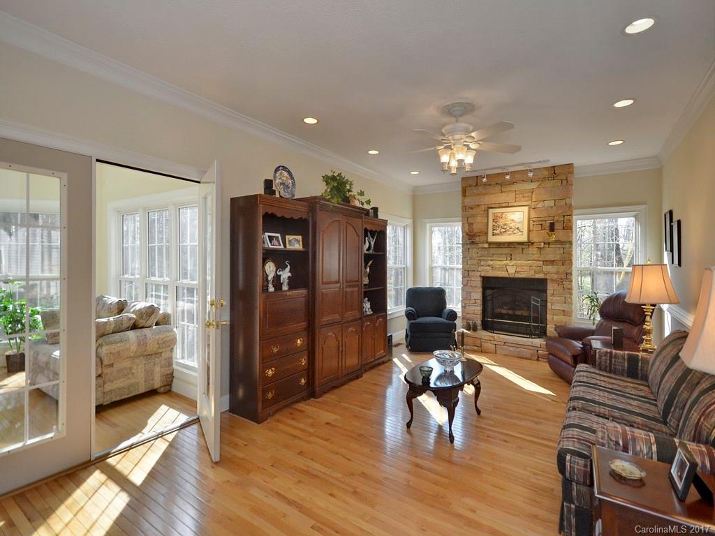 18 W Oakview Road Asheville NC 28806