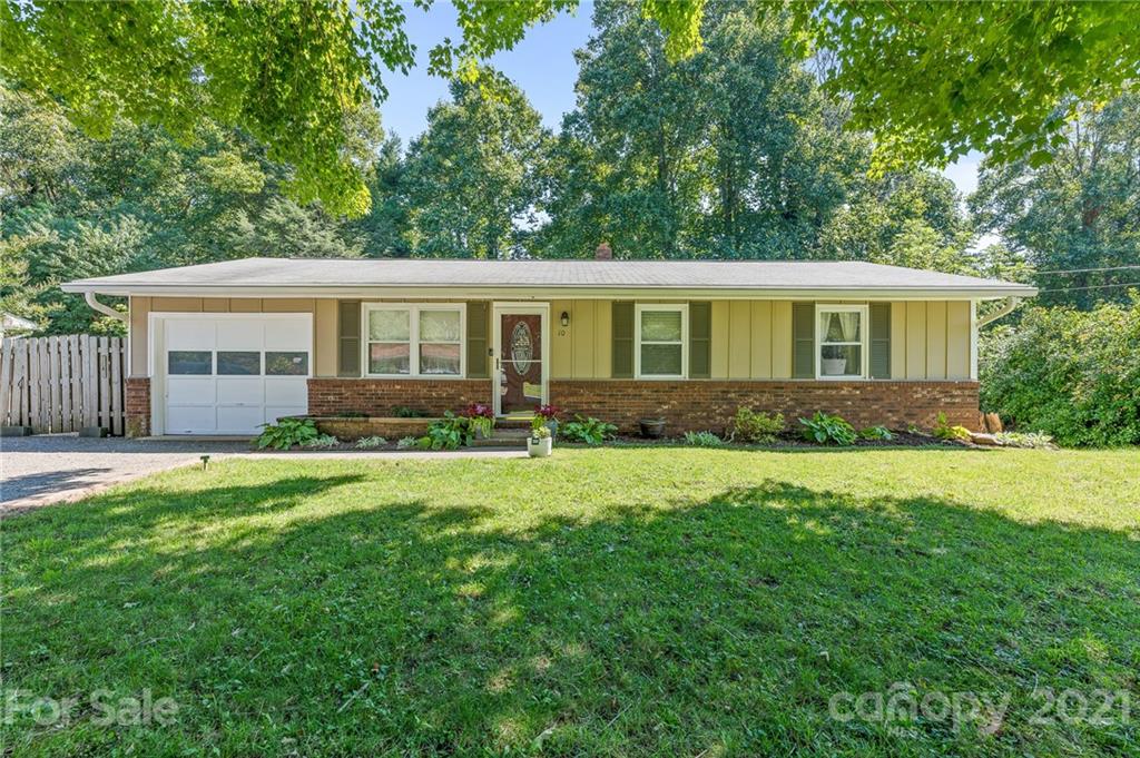 10 Eastridge Court Fairview NC 28730