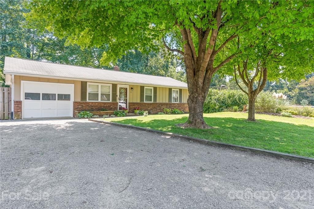 10 Eastridge Court Fairview NC 28730
