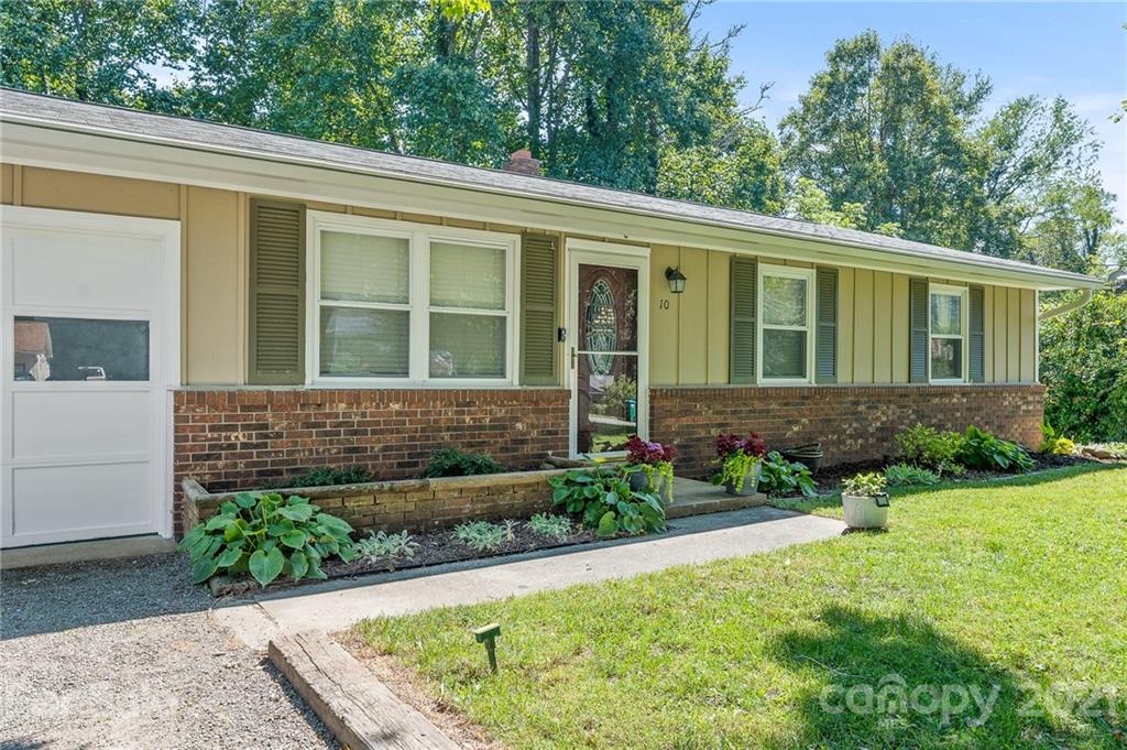 10 Eastridge Court Fairview NC 28730