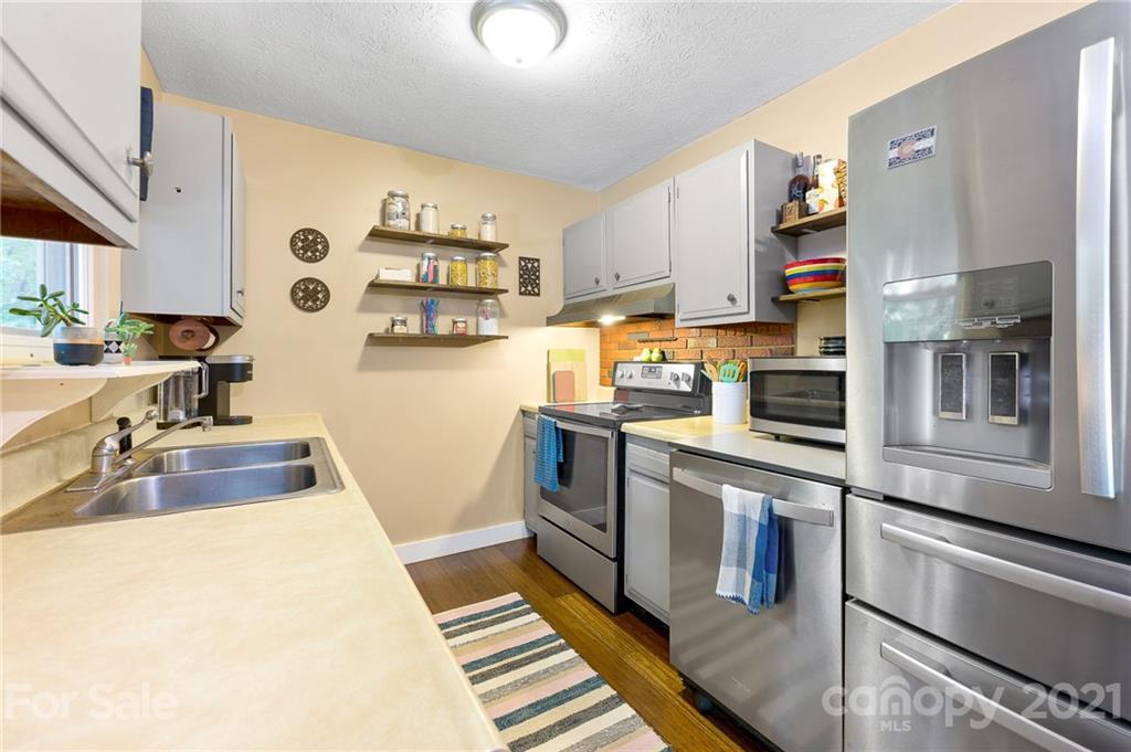 10 Eastridge Court Fairview NC 28730