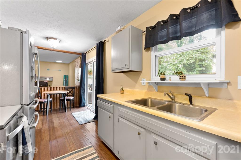 10 Eastridge Court Fairview NC 28730