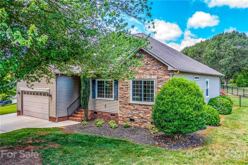2721 Touchstone Circle Newton NC 28658