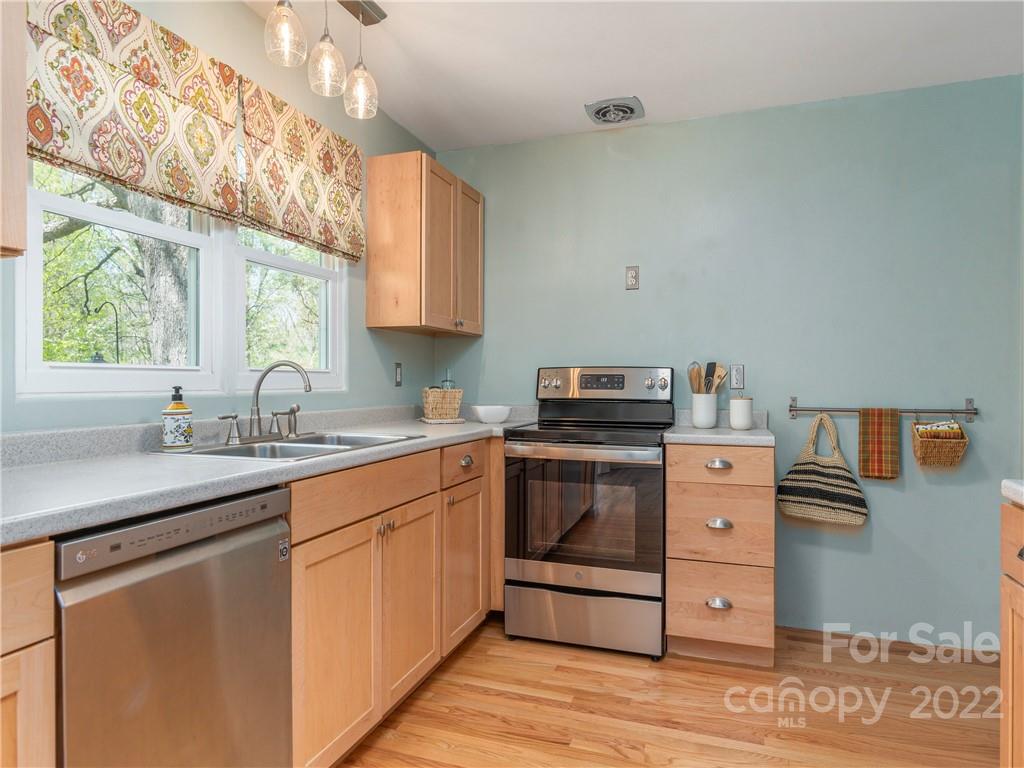 384 Thomas Park Drive Waynesville NC 28786