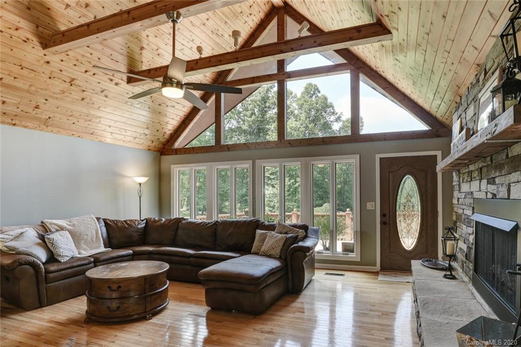 513 Wildflower Lane Burnsville NC 28714