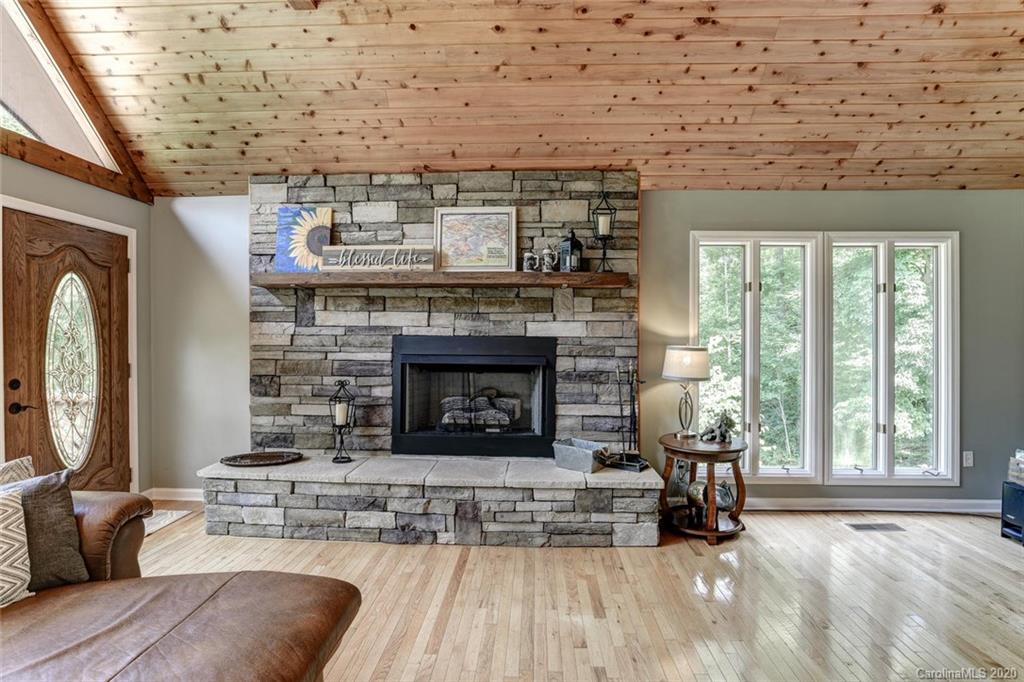 513 Wildflower Lane Burnsville NC 28714