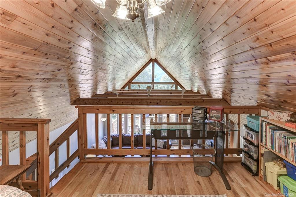 513 Wildflower Lane Burnsville NC 28714