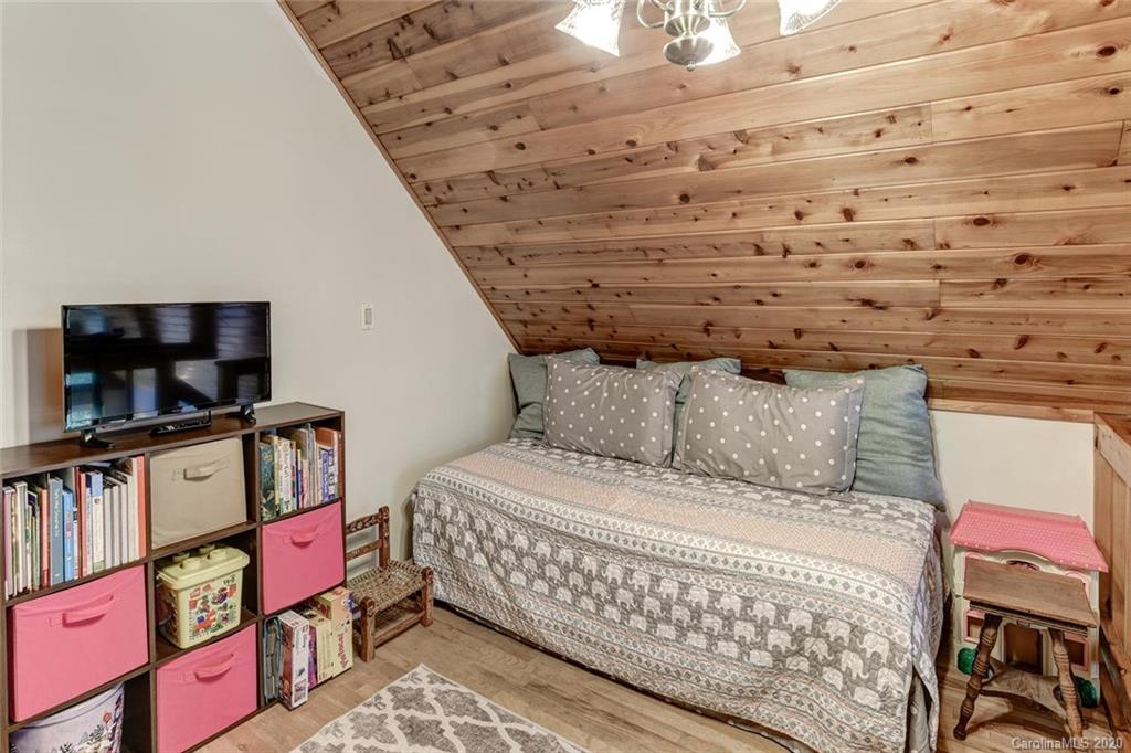 513 Wildflower Lane Burnsville NC 28714