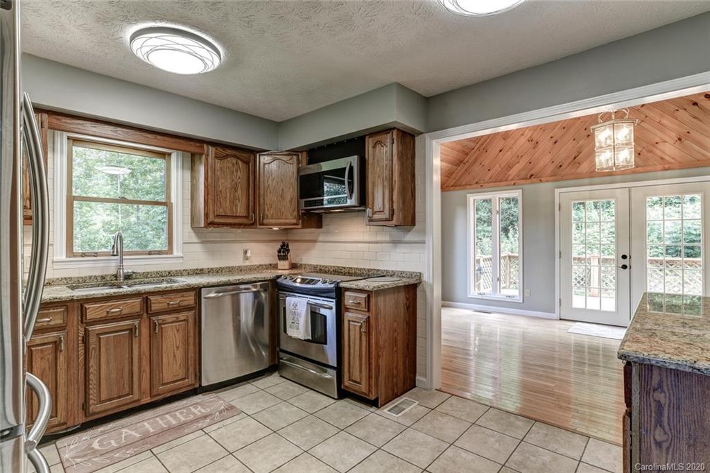 513 Wildflower Lane Burnsville NC 28714