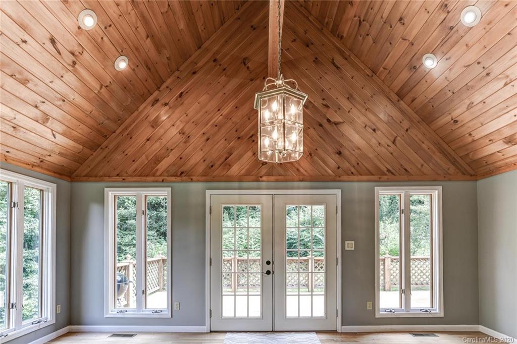 513 Wildflower Lane Burnsville NC 28714