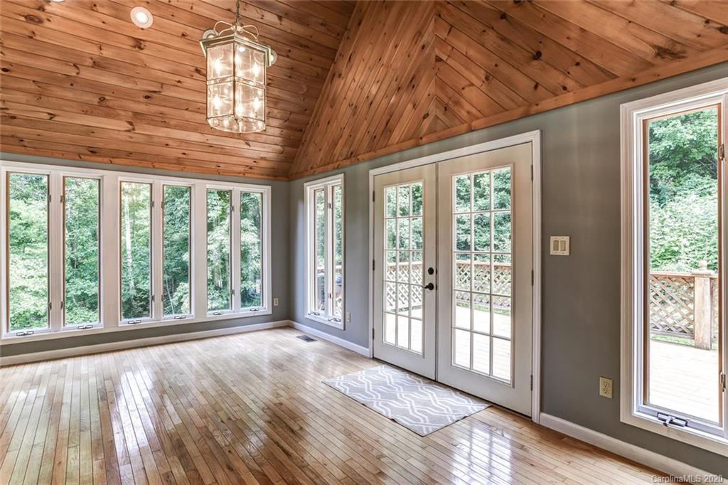 513 Wildflower Lane Burnsville NC 28714