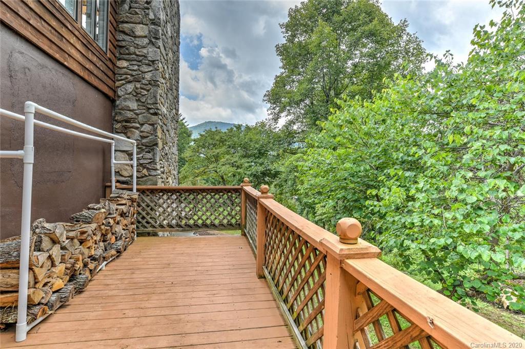 513 Wildflower Lane Burnsville NC 28714