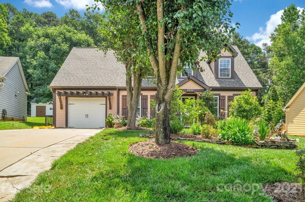 8521 Red Setter Lane Charlotte NC 28227
