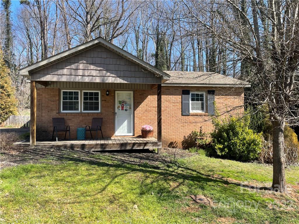 325 E 18th Street Newton NC 28658