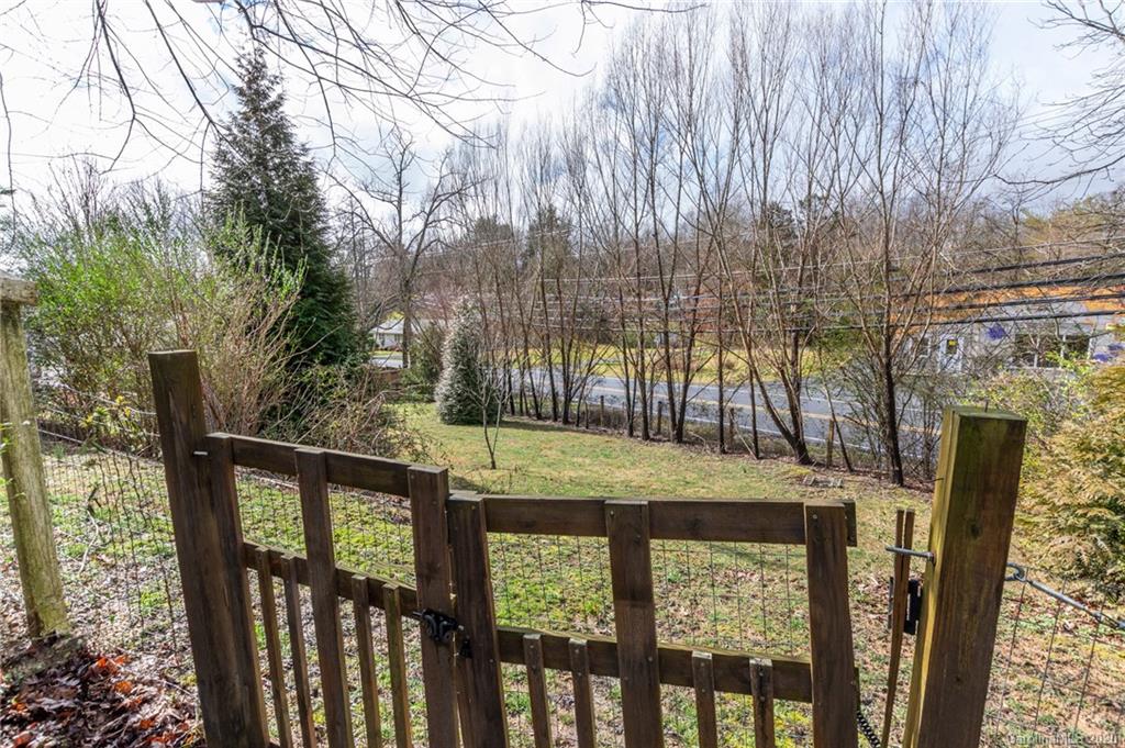 12 Park Street Weaverville NC 28787