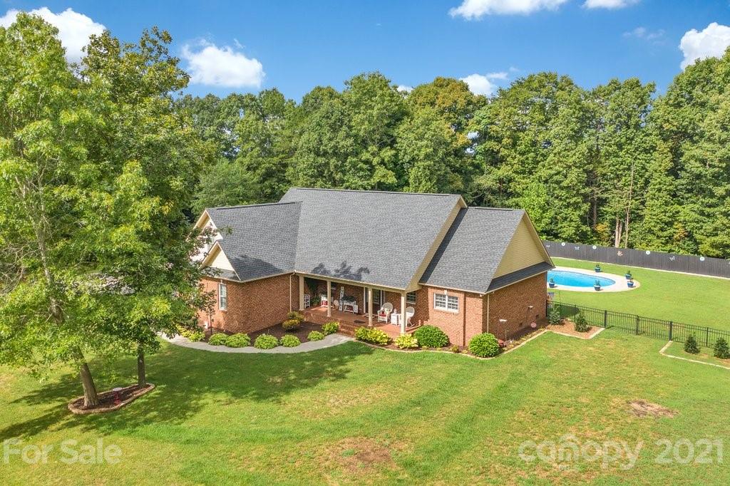 1976 Friendly Lane Newton NC 28658