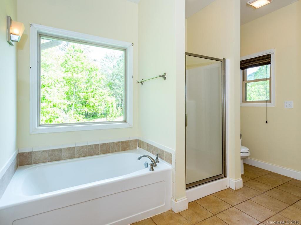 32 Lancaster Lane Weaverville NC 28787
