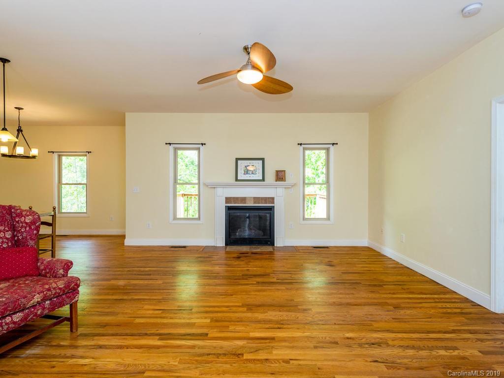 32 Lancaster Lane Weaverville NC 28787
