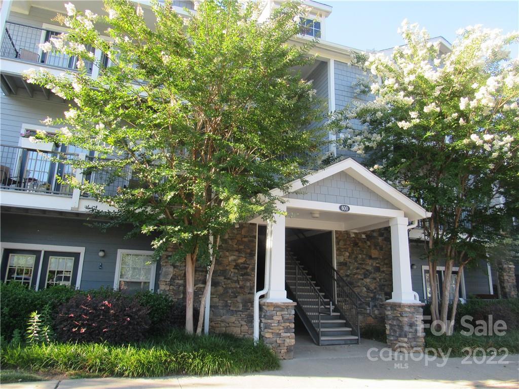600 Vista Lake Drive Candler NC 28715