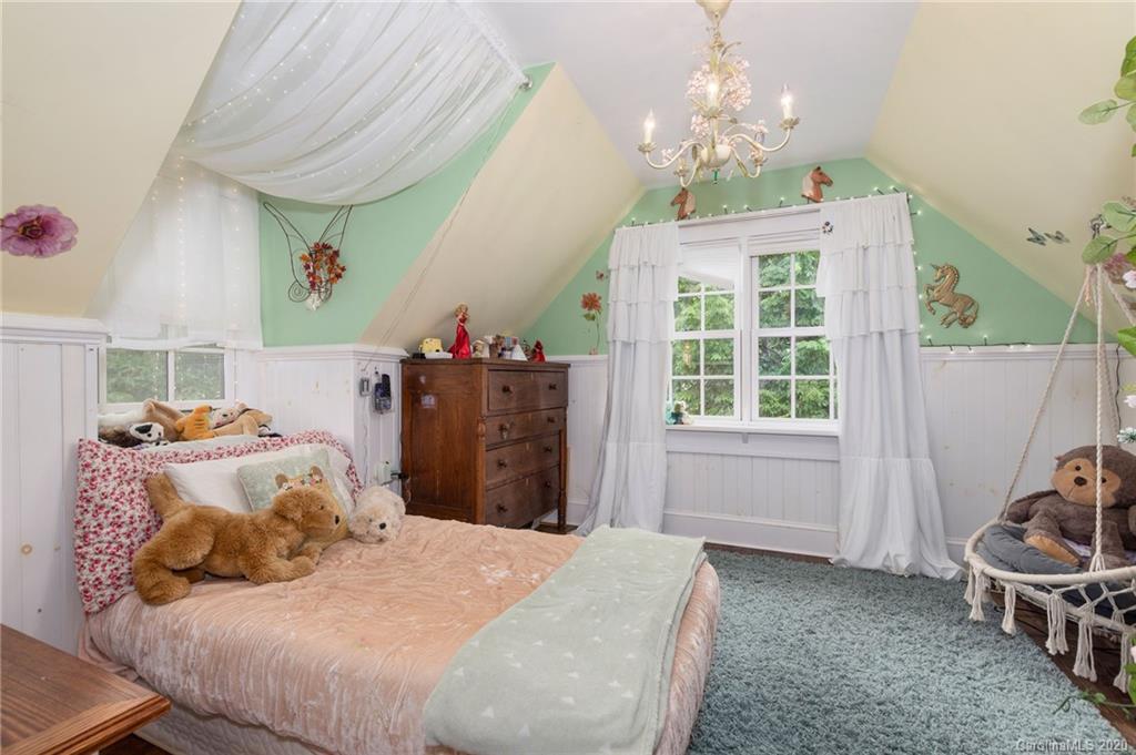 21 Hillendale Road Asheville NC 28805