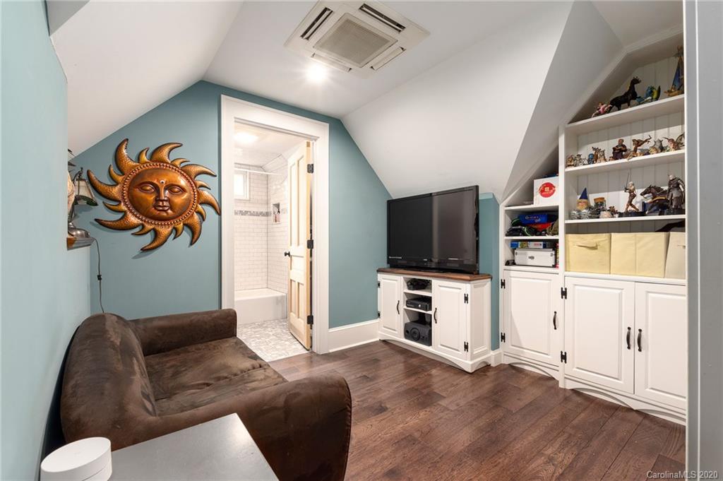21 Hillendale Road Asheville NC 28805