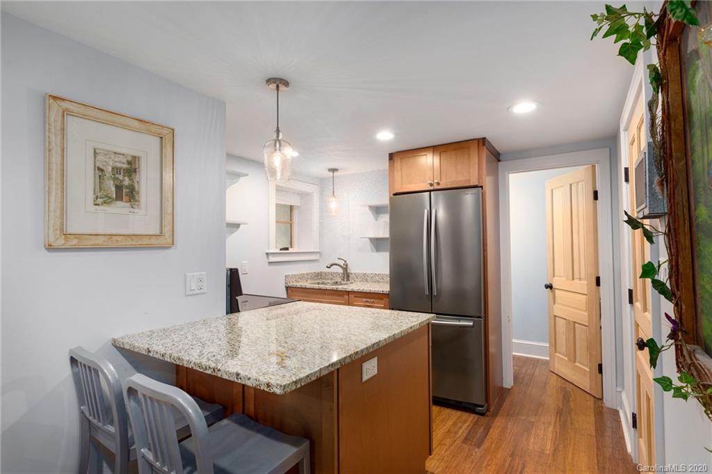 21 Hillendale Road Asheville NC 28805