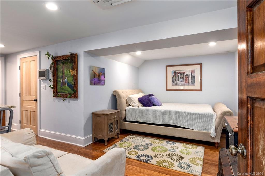 21 Hillendale Road Asheville NC 28805