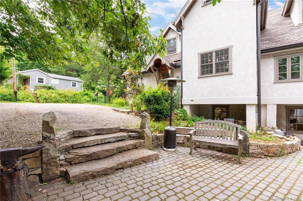 21 Hillendale Road Asheville NC 28805