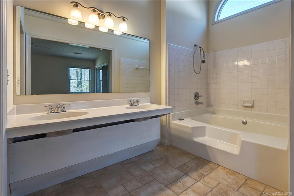 22 S Leslie Lane Asheville NC 28805