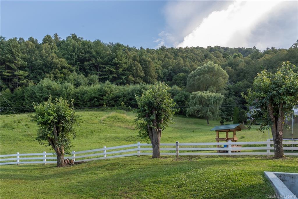 1411 Bailey Branch Road Burnsville NC 28714