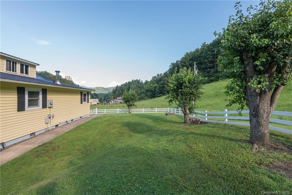1411 Bailey Branch Road Burnsville NC 28714