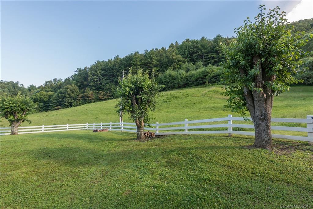 1411 Bailey Branch Road Burnsville NC 28714
