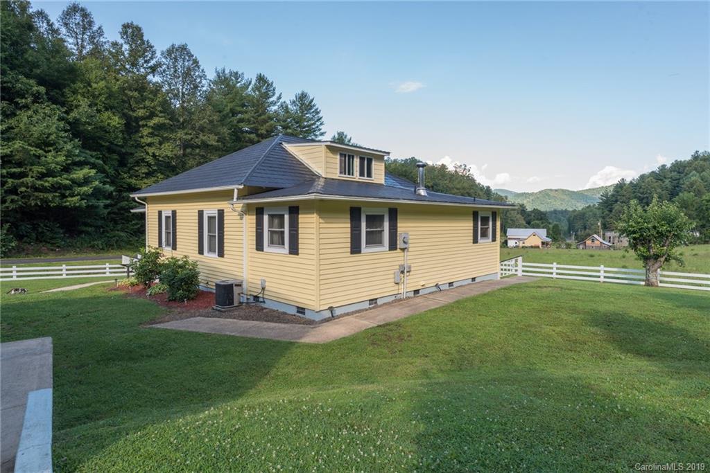1411 Bailey Branch Road Burnsville NC 28714