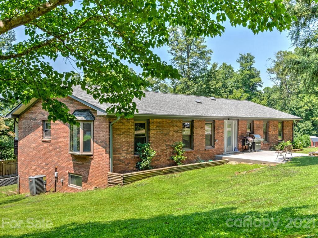 84 Queen Road Candler NC 28715