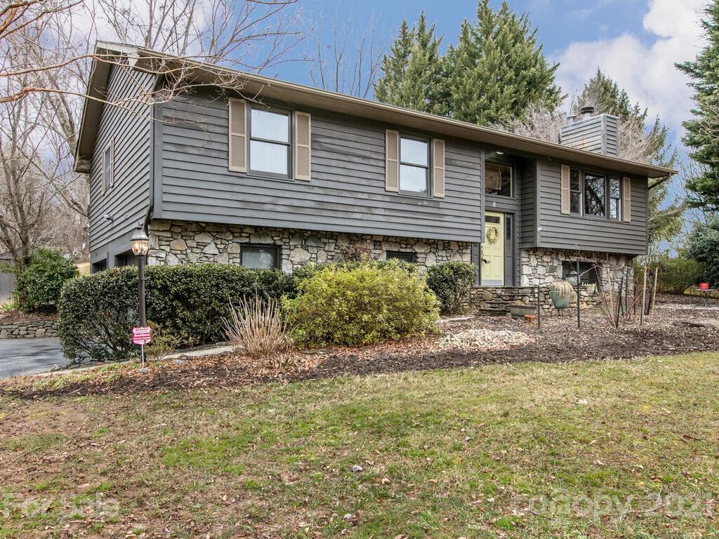 8 Country Lane Candler NC 28715