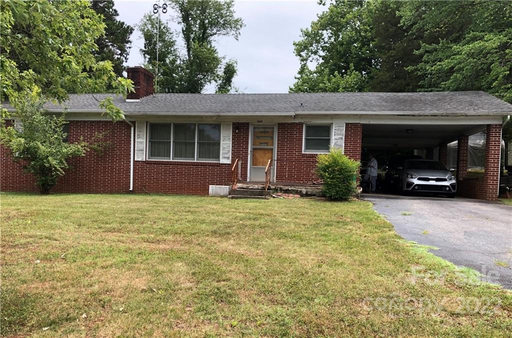 1601 S Center Street Hickory NC 28602