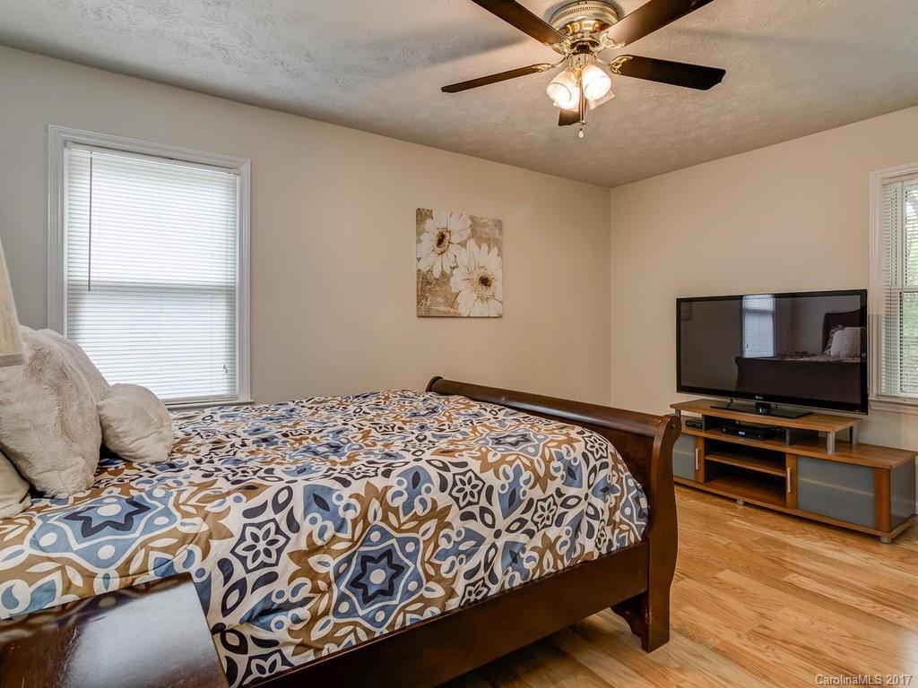 24 Rhododendron Place Asheville NC 28805