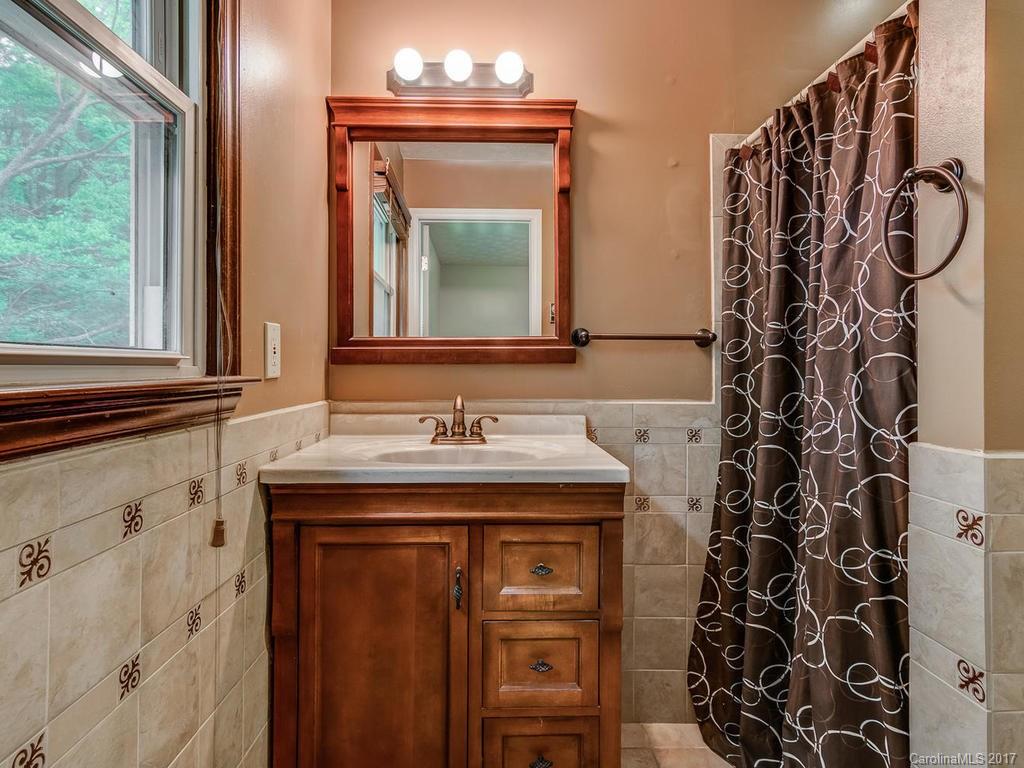 24 Rhododendron Place Asheville NC 28805
