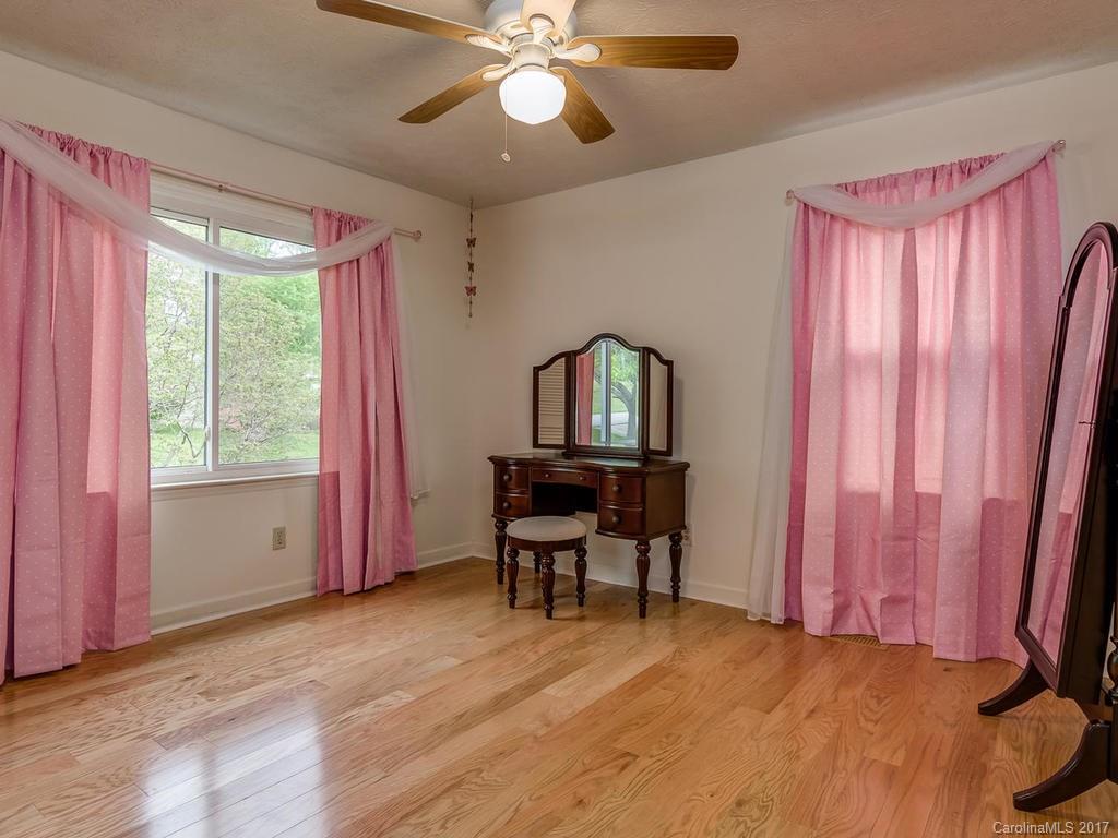 24 Rhododendron Place Asheville NC 28805