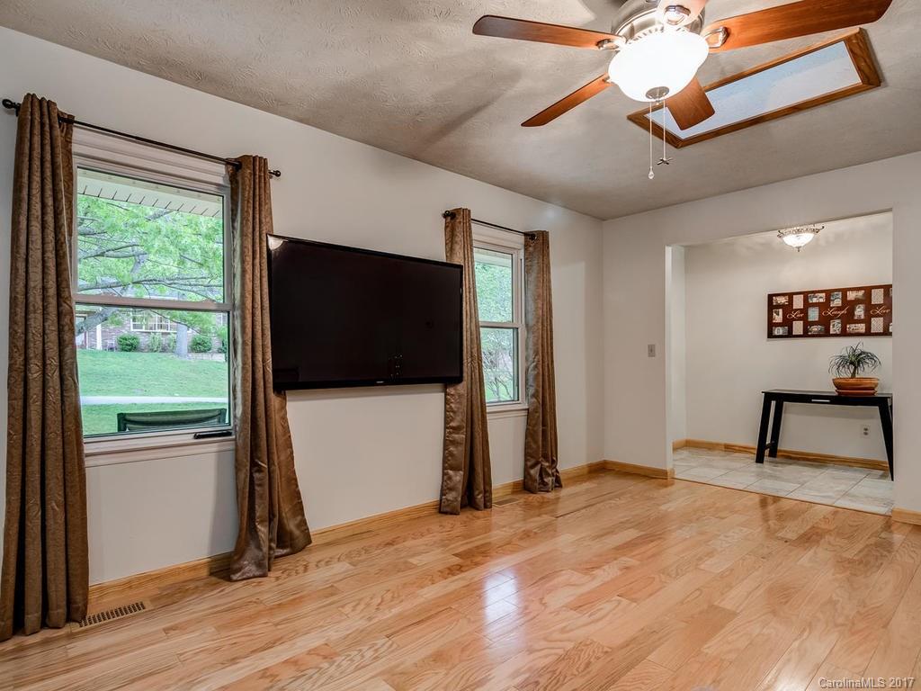24 Rhododendron Place Asheville NC 28805