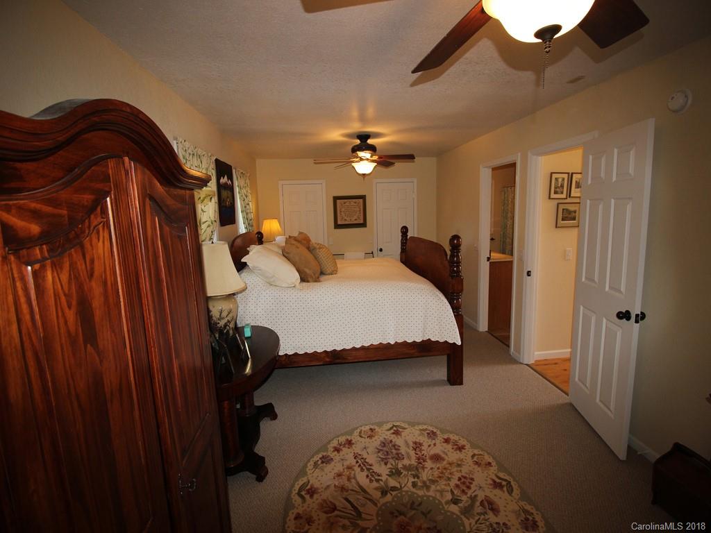 57 South Pinnacle Drive Burnsville NC 28714