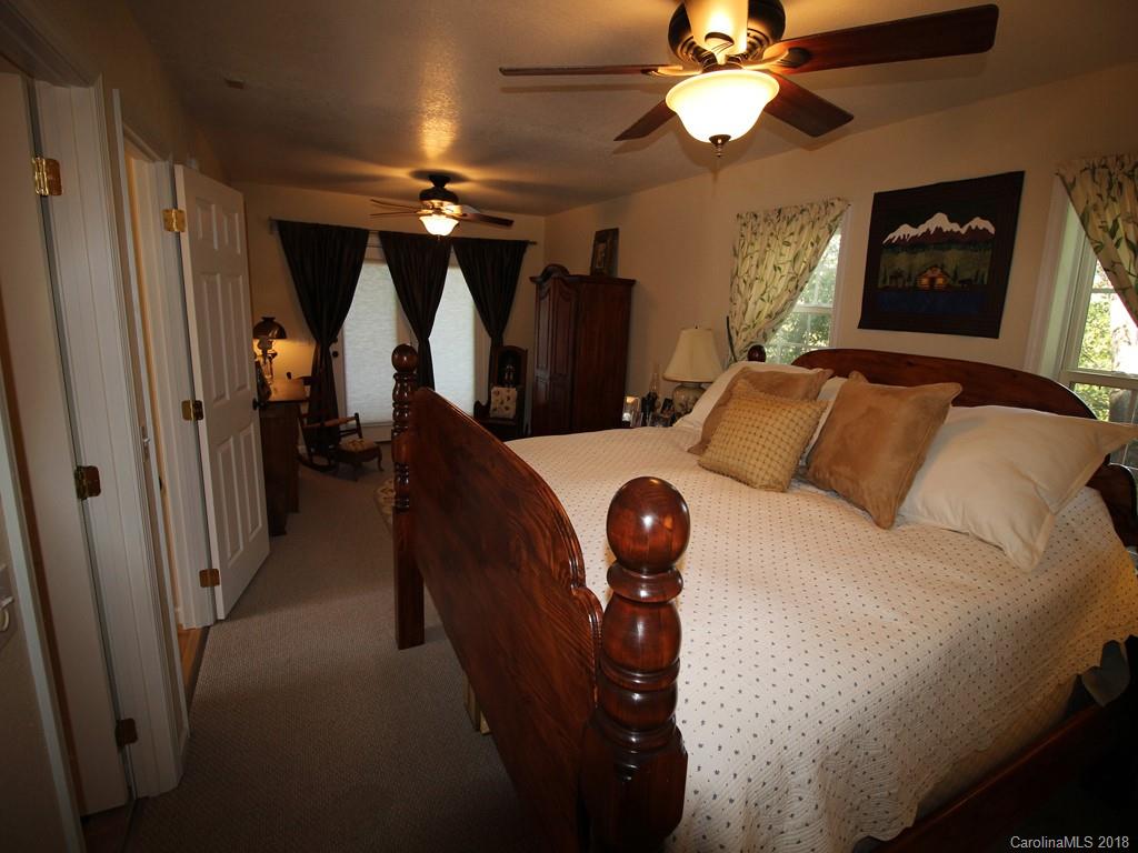57 South Pinnacle Drive Burnsville NC 28714