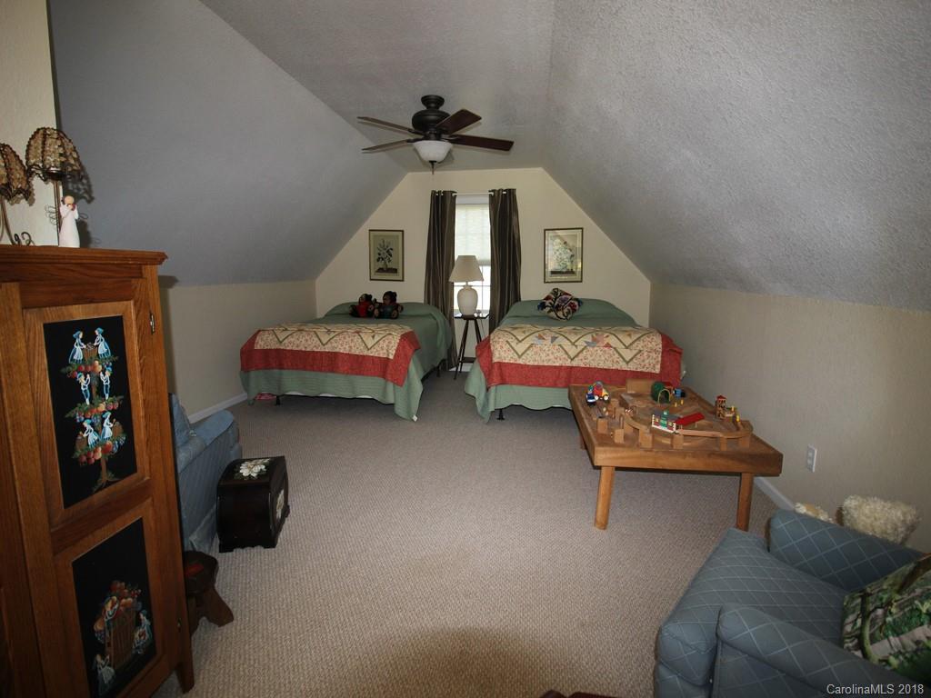 57 South Pinnacle Drive Burnsville NC 28714