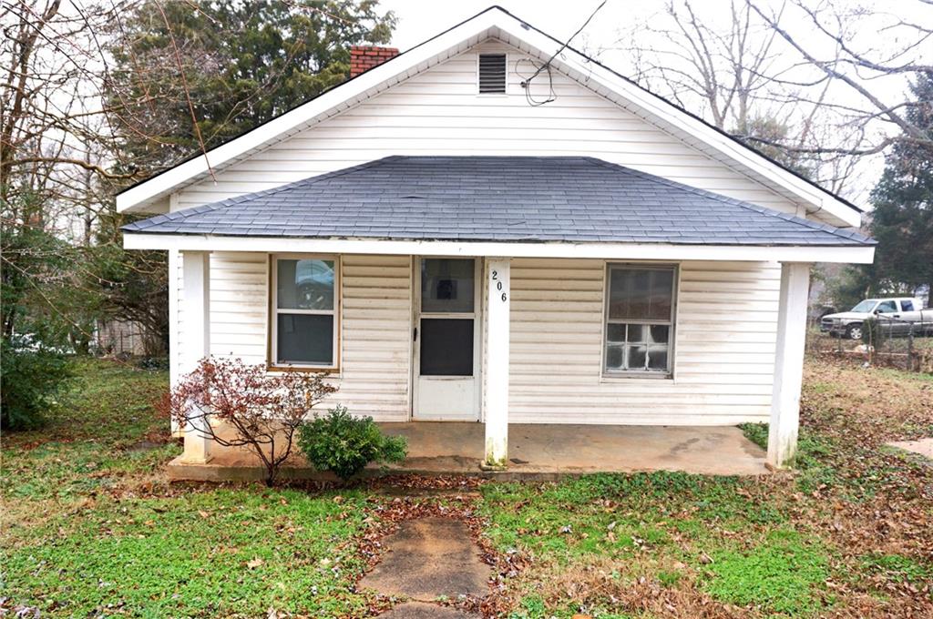206 N Davis Avenue Newton NC 28658