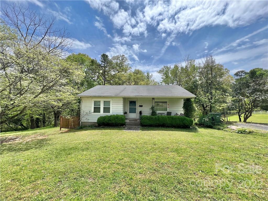 215 Mauney Street Mount Holly NC 28120