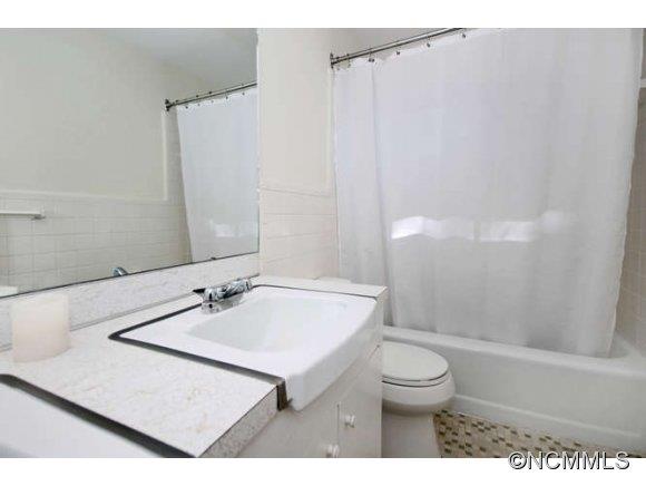 15 Greenleaf Circle Asheville NC 28804